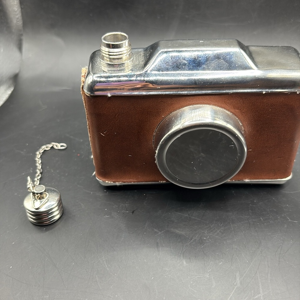 Camera shaped flask - Picture 10 of 12